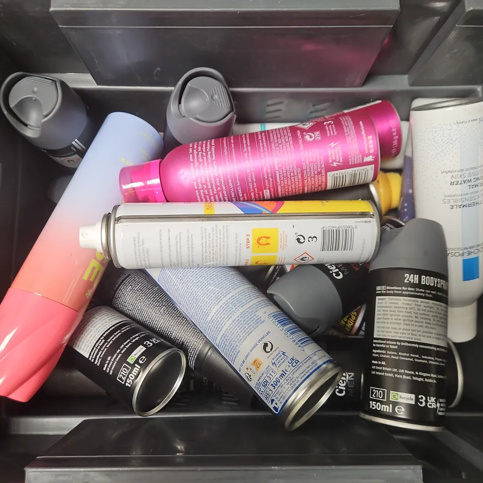 APPROXIMATELY 15 ASSORTED AEROSOLS TO INCLUDE CARPLAN DE-ICER, DAISE FOAMING BODY WASH, CIEN MEN DUSK, ETC - COLLECTION ONLY