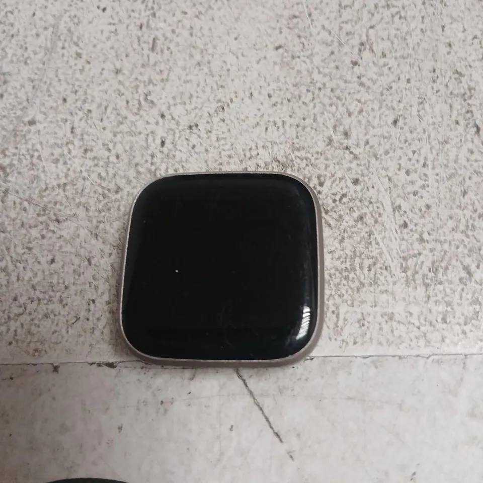 FITBIT VERSA 2 – NO STRAP, BLACK SCREEN, MODEL UNCERTAIN