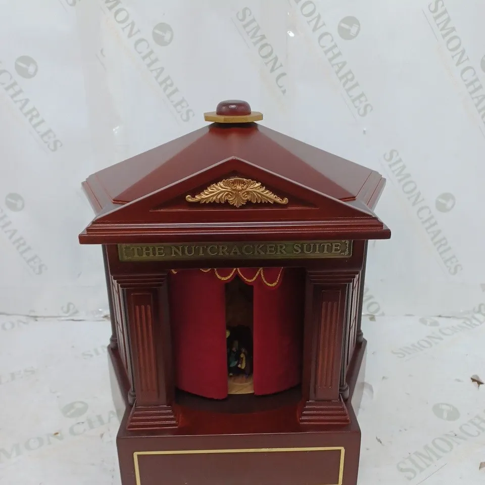 BOXED MR CHRISTMAS MUSICAL NUTCRACKER SUITE SCENE CHANGER
