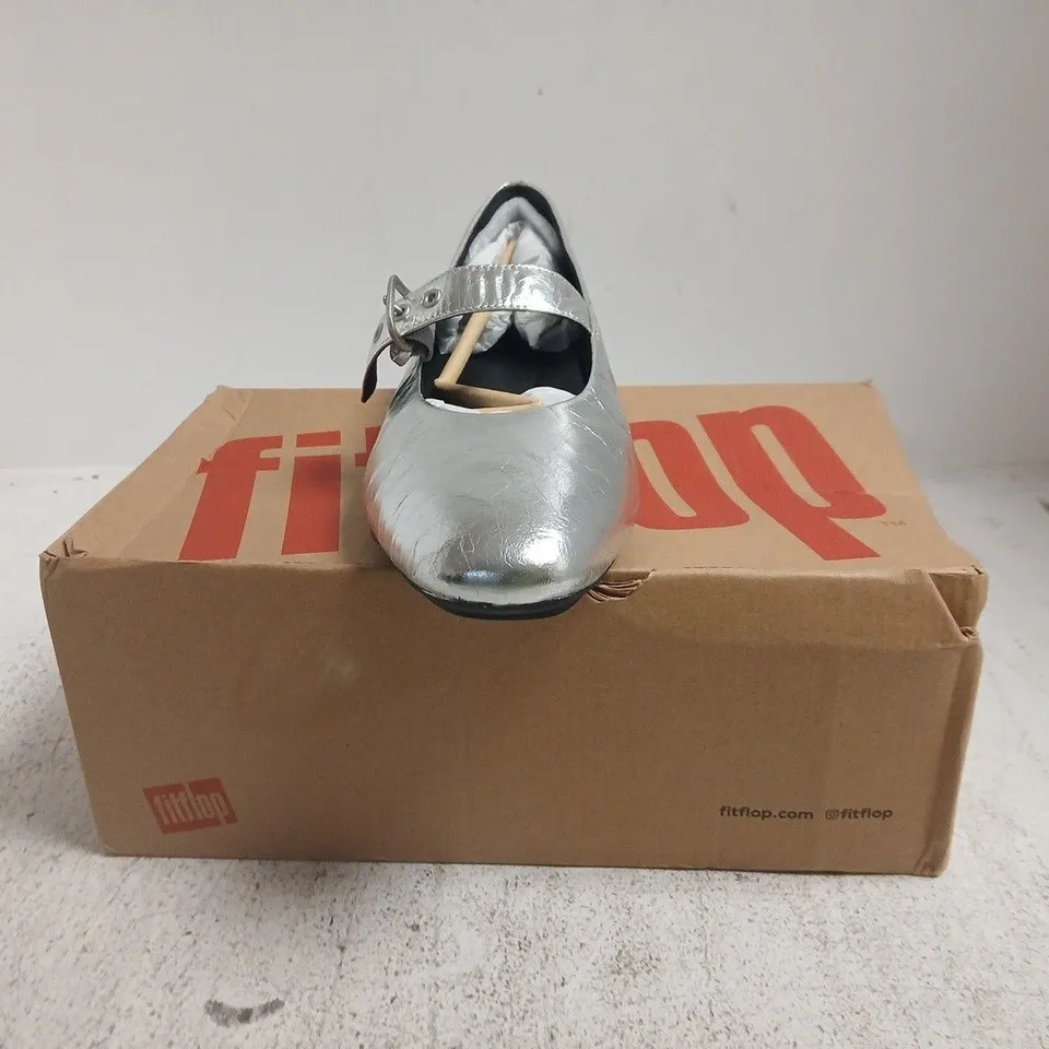 BOXED PAIR OF FITFLOP DELICATO METAALIC MARY JANES IN SILVER SIZE UK 8