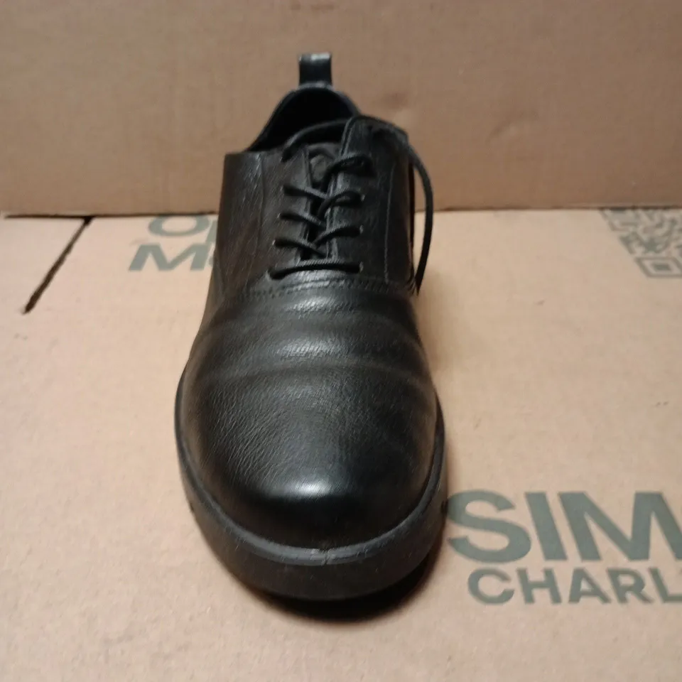 ECCO FLAT LACE UP SHOES BLACK SIZE 8.5