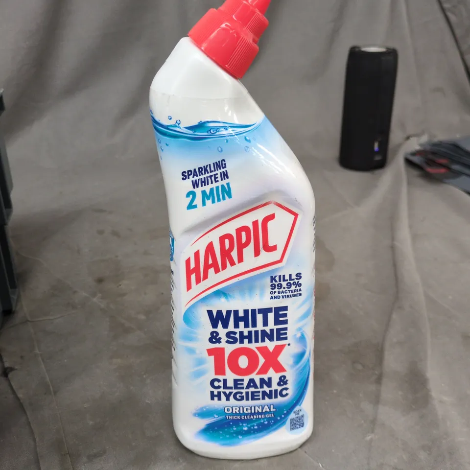 APPROXIMATELY 15 ASSORTED HOUSEHOLD LIQUIDS INCLUDING REDD DIFFUSER , HARPIC CLEANING GEL AND ENMALL CLEAN UP KITCHEN OIL STAINS 