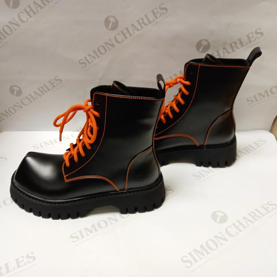 DESIGNER KOI VEGAN BOZO ORANGE AND BLACK FOR TOE BOOTS SIZE 4