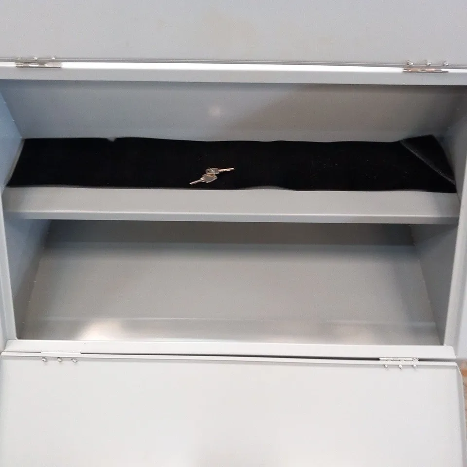 STEEL SLOPE TOP DISPENSING STORAGE UNIT