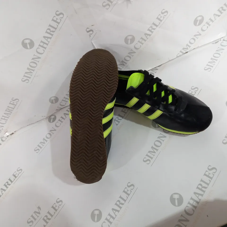 PAIR OF ADIDAS SIZE 9 TRAINERS 
