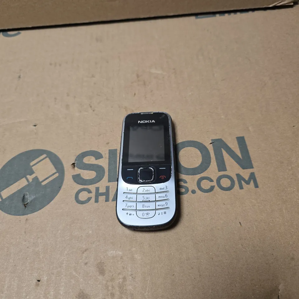 NOKIA 2330 SILVER/BLACK PHONE