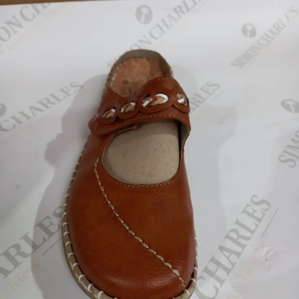 RIEKER BROWN SANDAL SIZE 6.5