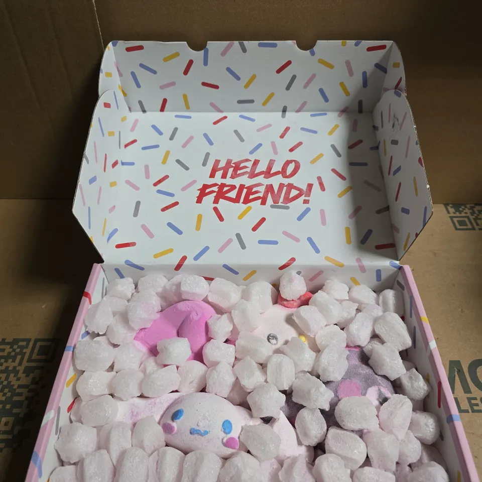LUSH X HELLO KITTY & FRIENDS BATH BOMB SET 