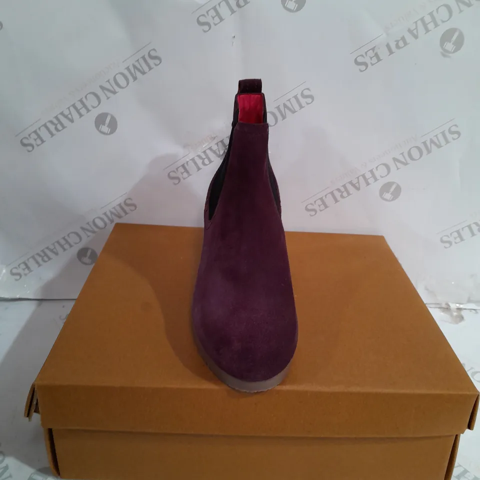 BOXED PAIR OF WHITE STUFF ISSY SUEDE WEDGE BOOTS IN PURPLE - UK SIZE 6