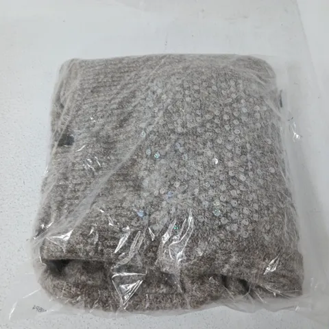 BAGGED APRICOT SEQUIN IRIDESCENT CABLE JUMPER IN MOCHA - SIZE 14
