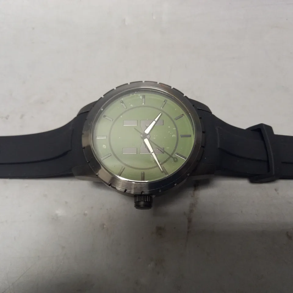 HAGLEY WEST WATCH IN DARK GREEN W. BLACK STRAP