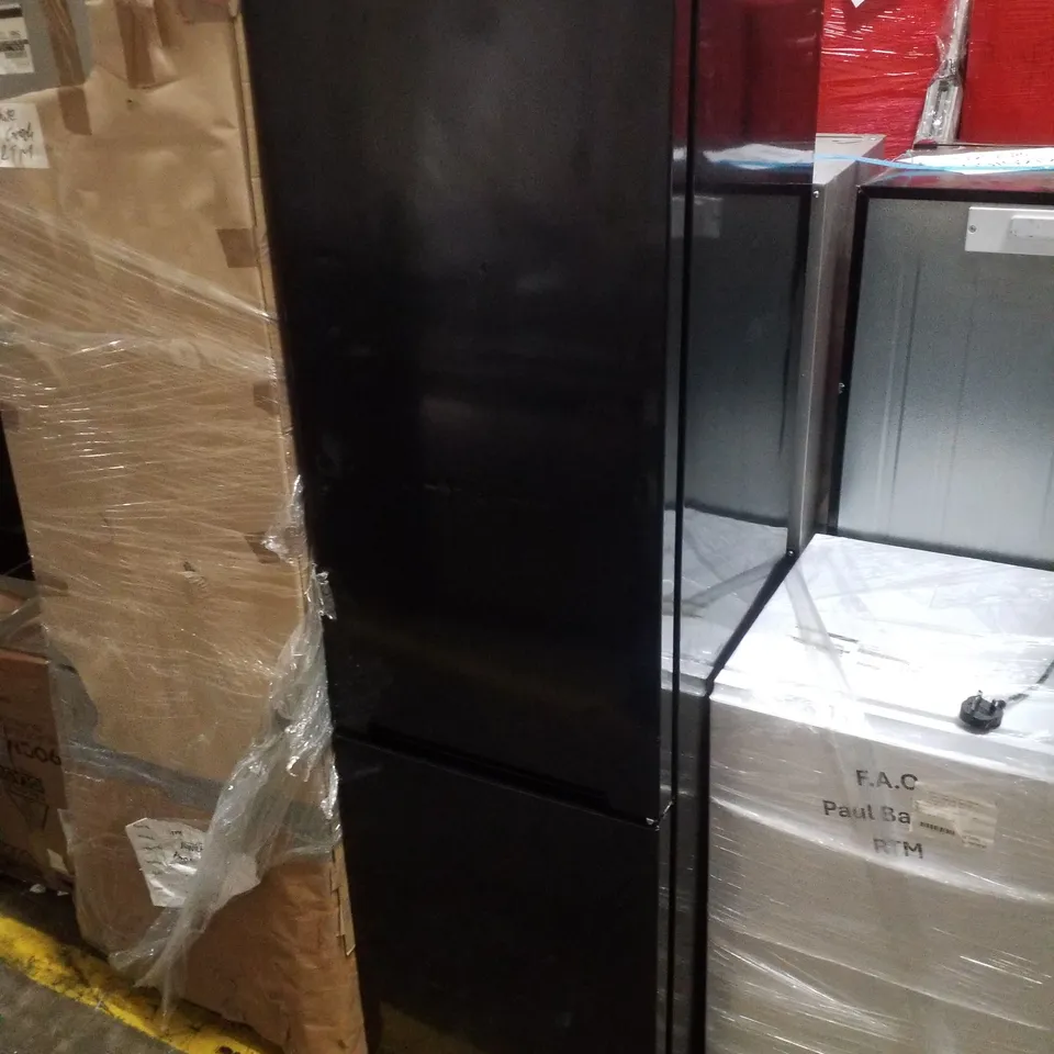 RUSSELL HOBBS FRIDGE FREEZER FREESTANDING FROST FREE WITH REVERSIBLE DOOR, ADJUSTABLE THERMOSTAT & FEET, 70/30 279L, 180CM HIGH, LED LIGHT, BLACK