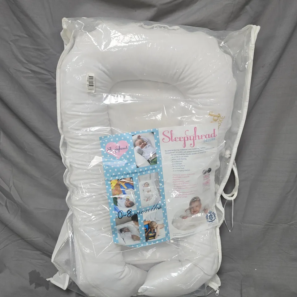 BAGGED SLEEPYHEAD DELUXE 0-8 MONTHS