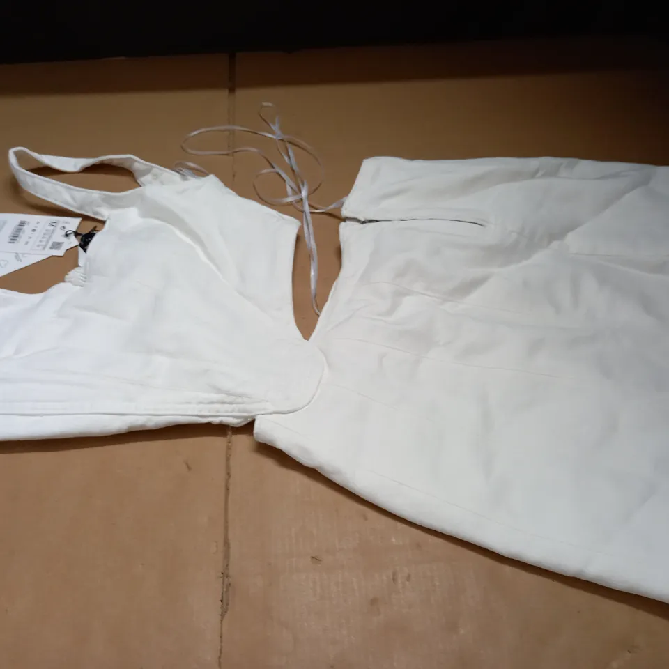 ZARA CUT OUT WHITE DENIM DRESS - M