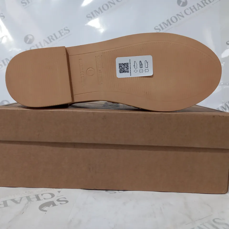 BOXED PAIR OF ASOS DESIGN WIDE FIT FRANCIS LEATHER WOVEN FLAT SANDALS IN TAUPE UK SIZE 6