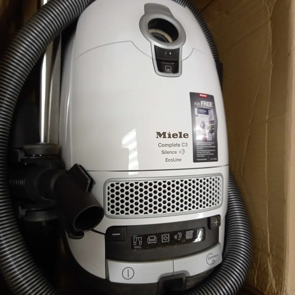 MIELE COMPLETE C3 SILENCE VACUUM CLEANER