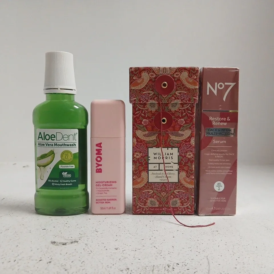 APPROXIMATELY 12 ASSORTED COSMETIC ITEMS INCLUDING VARIOUS MAKES AND BRANDS - COLLECTION ONLY