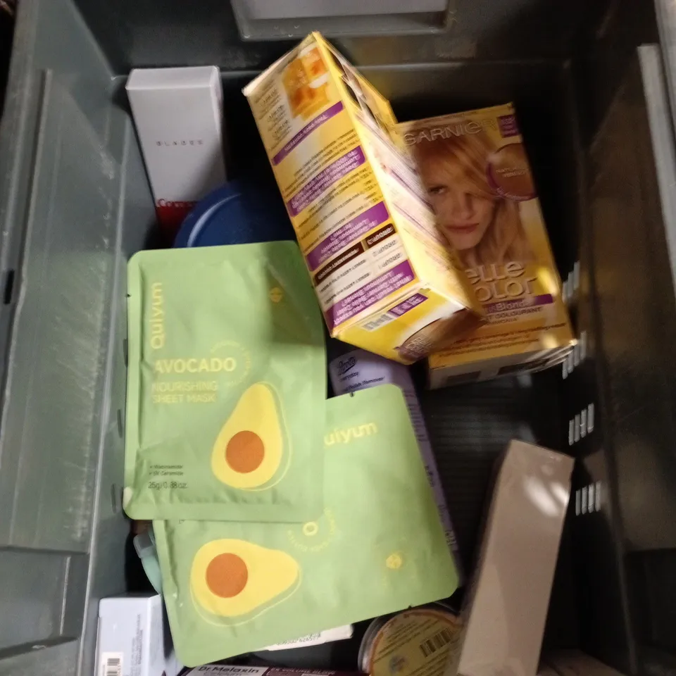 APPROXIMATEY 20 ASSORTED HEALTH AND BEAUTY PRODUCTS TO INCLUDE - GARNIER BELLE COLOUR - CERAVE MOISTURISING CREAM AND CORNERSTONE BODY WASH