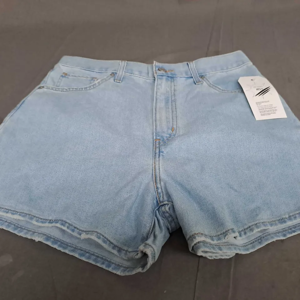 LEVI'S HIGH WAISTED MOM SHORTS - SIZE 29