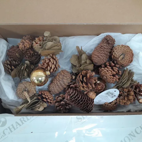 FESTIVE GARLAND ACORN
