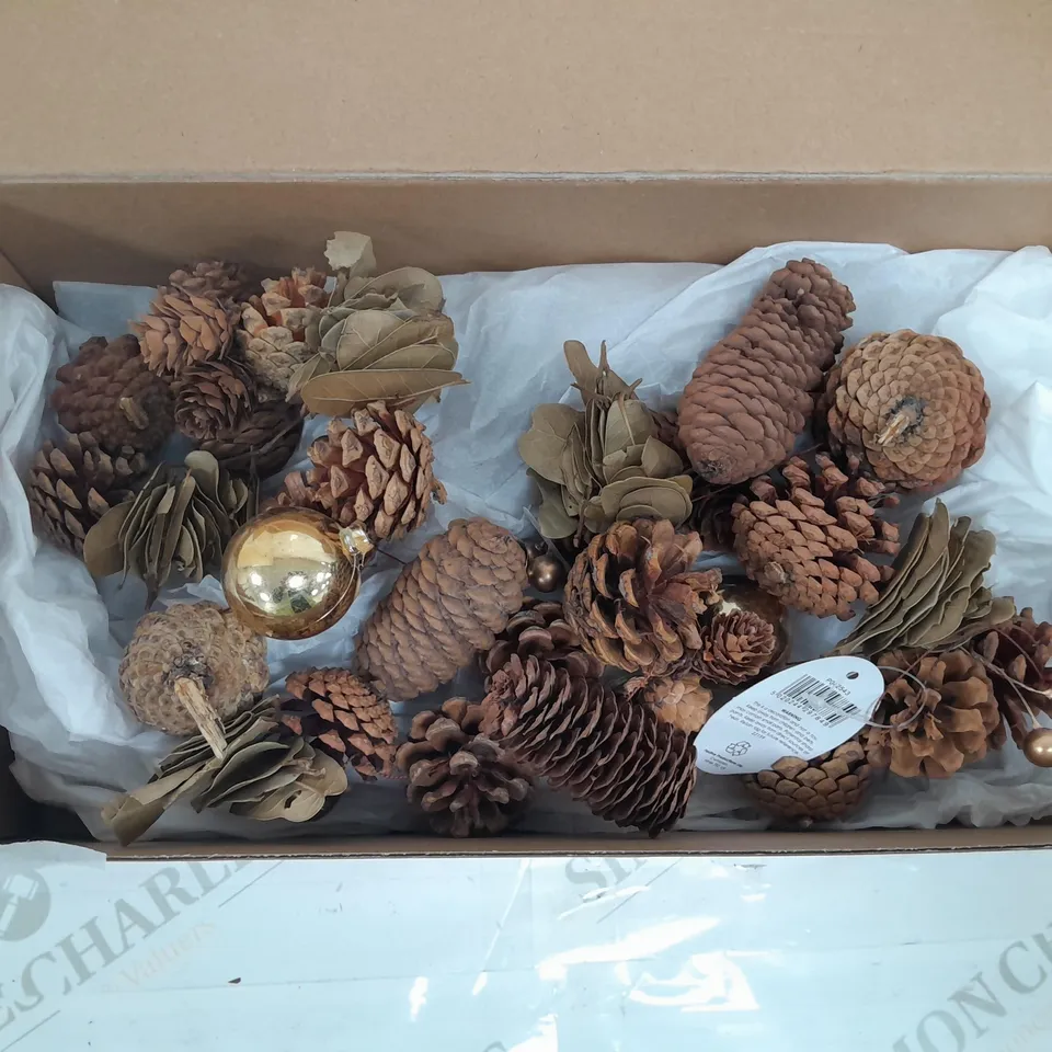 FESTIVE GARLAND ACORN 