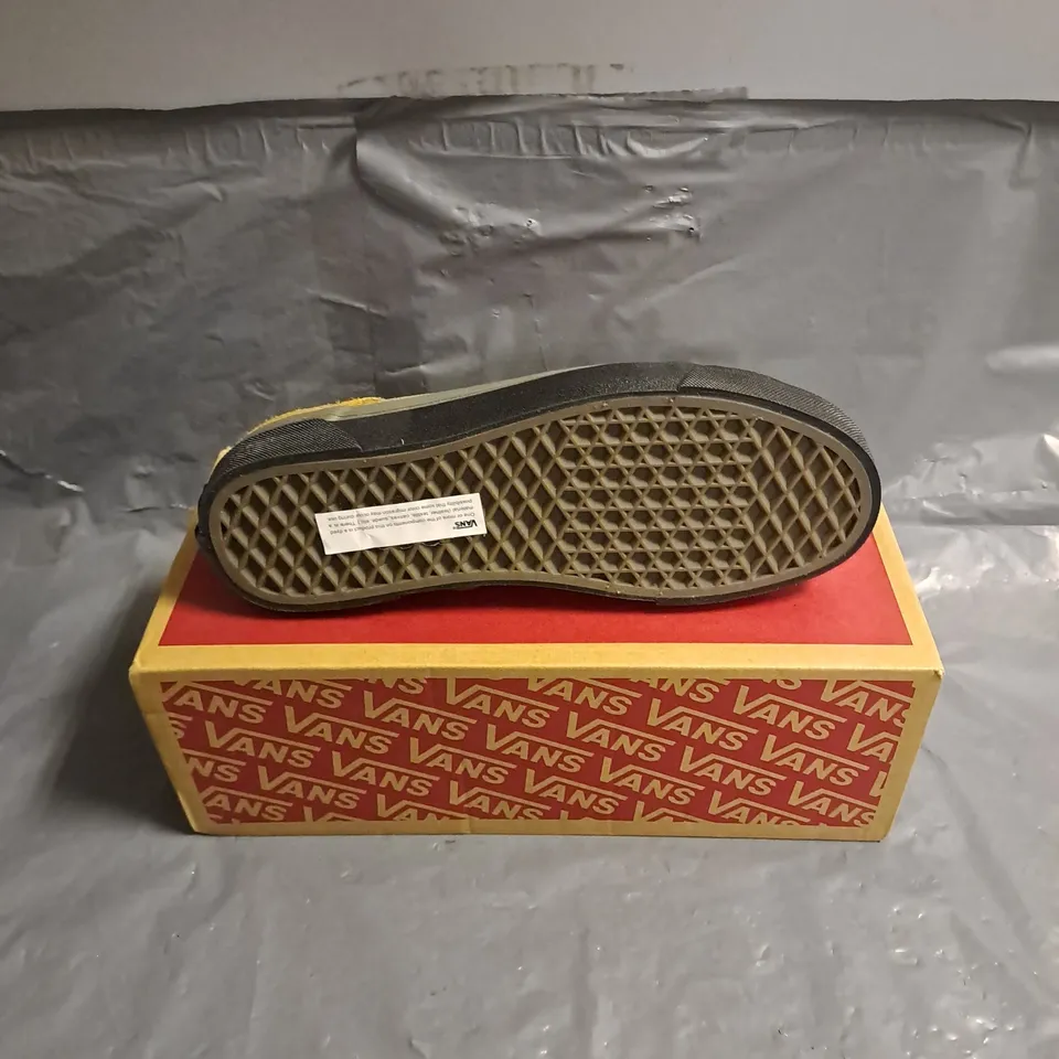 BOXED PAIR OF VANS LAMPIN 86 DX SHOES IN BRONZE BROWN SIZE UK 5