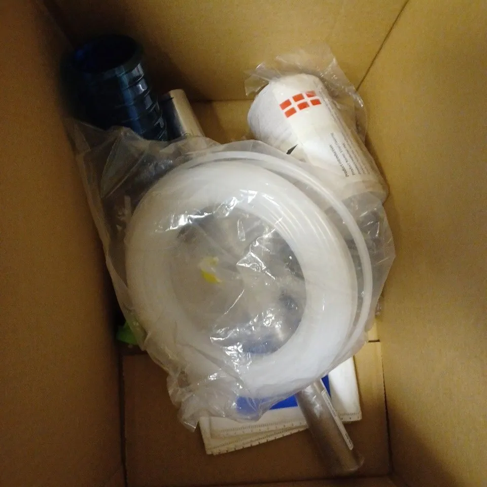 BOX OF APPROXIMATELY 10 ASSORTED HOUSEHOLD PRODUCTS TO INCLUDE 15M GARDEN HOSE, 30 PIECE CUTLERY SET, KNITTING COLLECTION ETC 