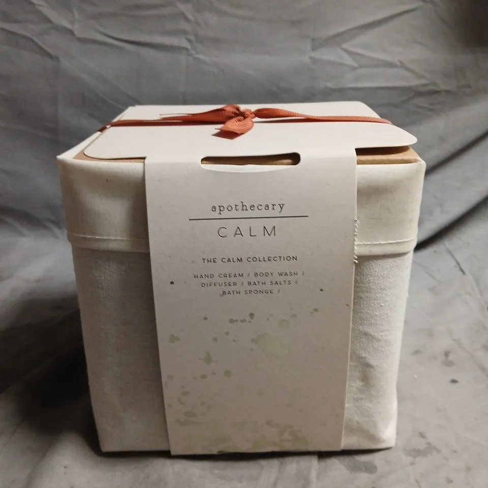 APOTHECARY CALM THE CALM COLLECTION GIFT SET (HAND CREAM, BODY WASH, DIFFUSER, BATH SALTS, BATH SPONGE)