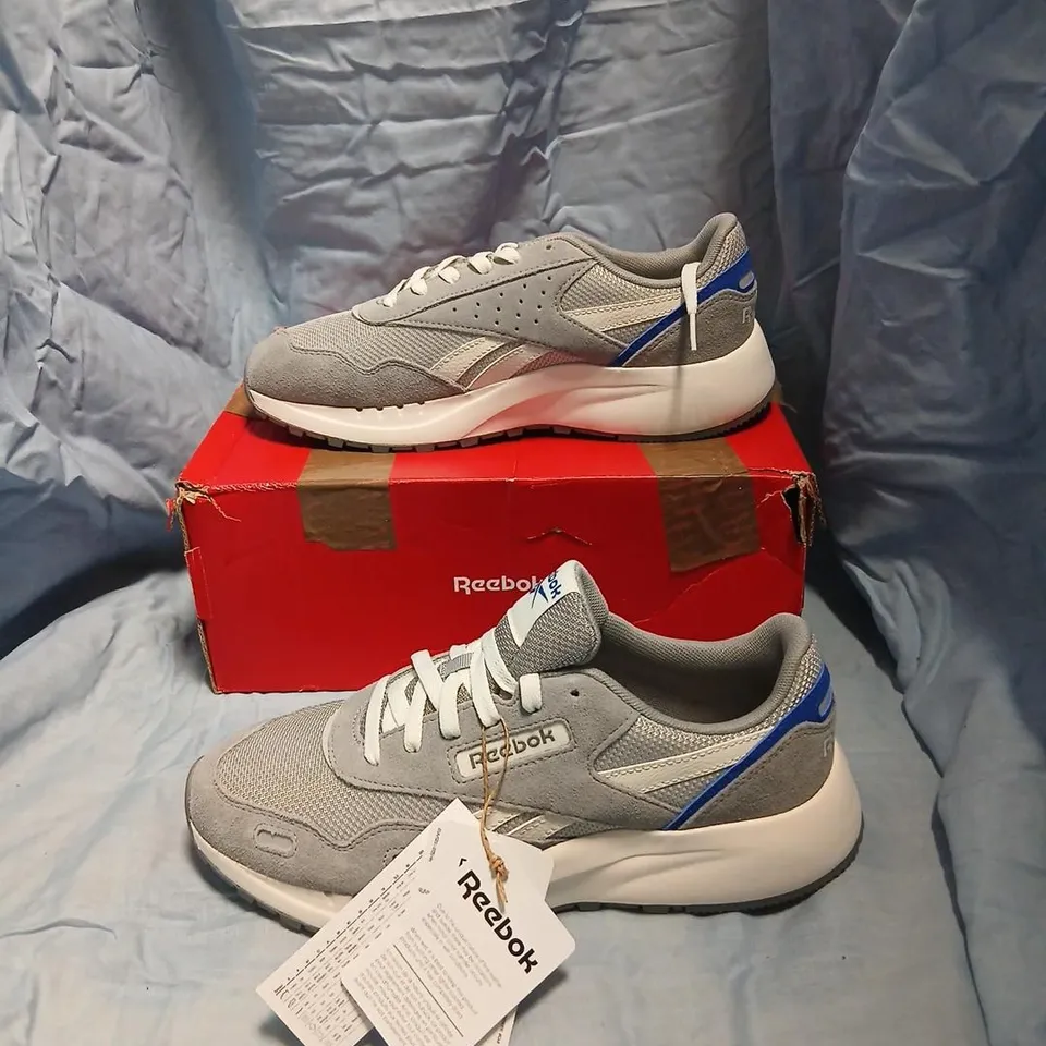 REEBOK GREY/WHITE TRAINERS WITH BLUE ACCENT SIZE 8