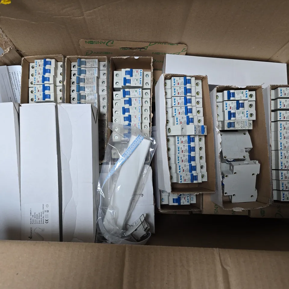 BOX OF APPROX 20 ASSORTED DOWNLIGHT AND CIRCUIT BREAKERS 