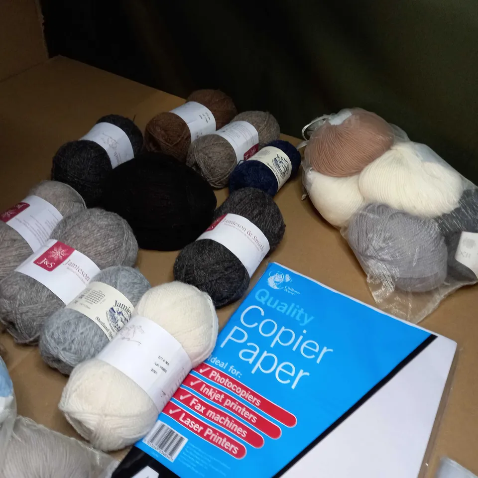 LOT OF APPROX 20 ASSORTED HOUSEHOLD/ CRAFT ITEMS TO INCLUDE: WOOL, COPIER PAPER, CLEAR BAGS