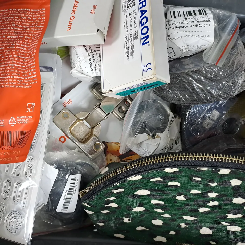 APPROXIMATELY 18 ASSORTED HOUSEHOLD ITEMS TO INCLUDE AIR UP POD, STAIN REMOVING WIPES, ETC