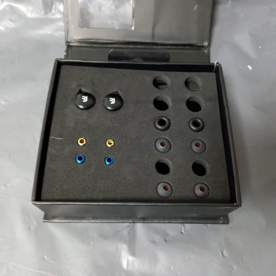 BOXED RESONATE INTERCHANGEABLE TUNING FILTERS 