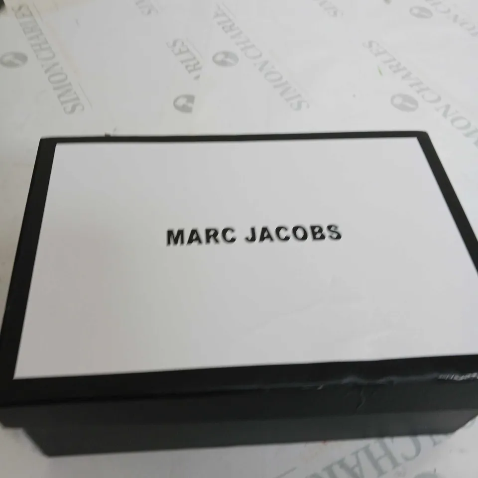MARC JACOBS SMALL BLACK CARRY HAND BAG 