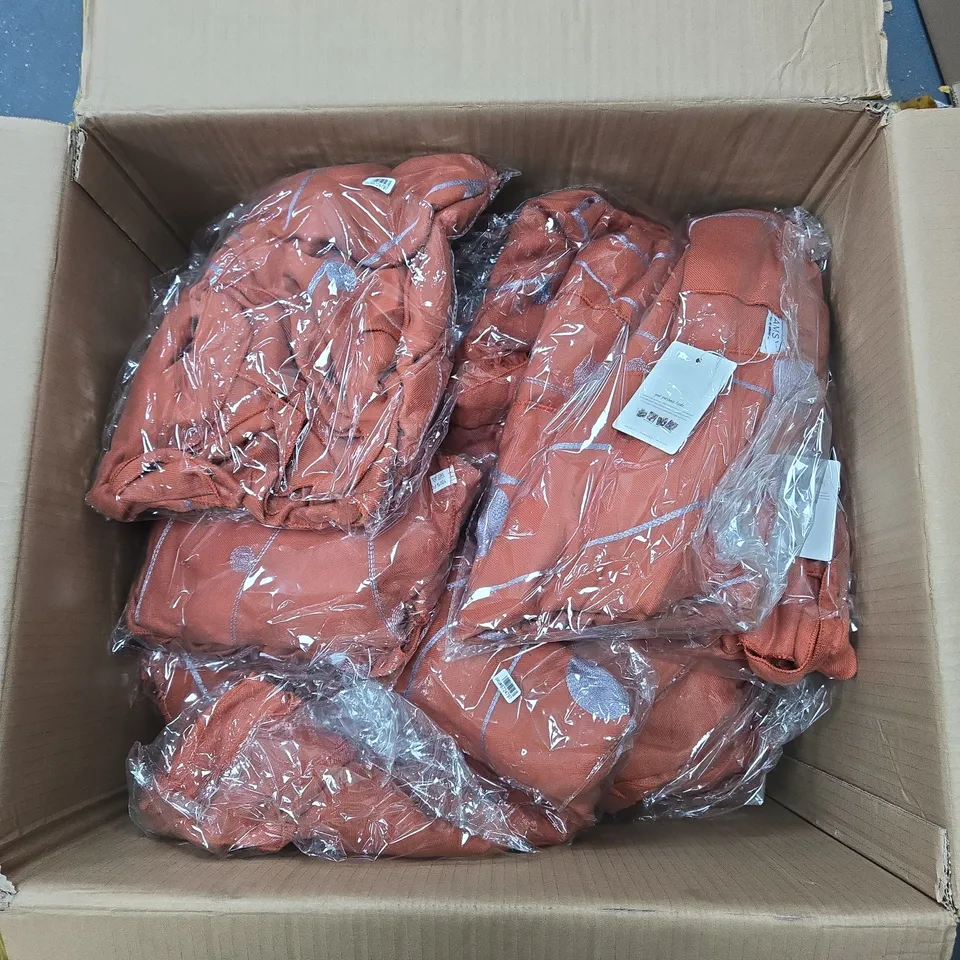 BOX OF APPROXIMATELY 20 X ASSORTED TAMSY CLOTHING, BAGGED