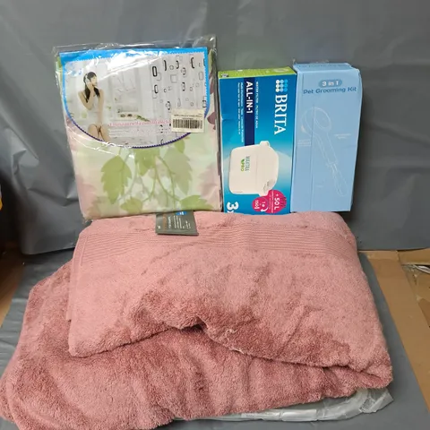 APPROXIMATELY 20 ASSORTED HOUSEHOLD ITEMS TO INCLUDE PET GROOMING KIT, TOWEL, SHOWER CURTAIN, ETC - COLLECTION ONLY