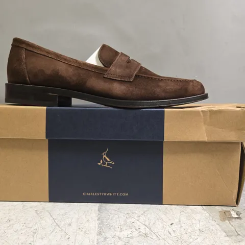 BOXED PAIR OF CHARLES TYRWHITT SUEDE SADDLE LOAFERS IN CHOCOLATE BROWN SIZE UK 9