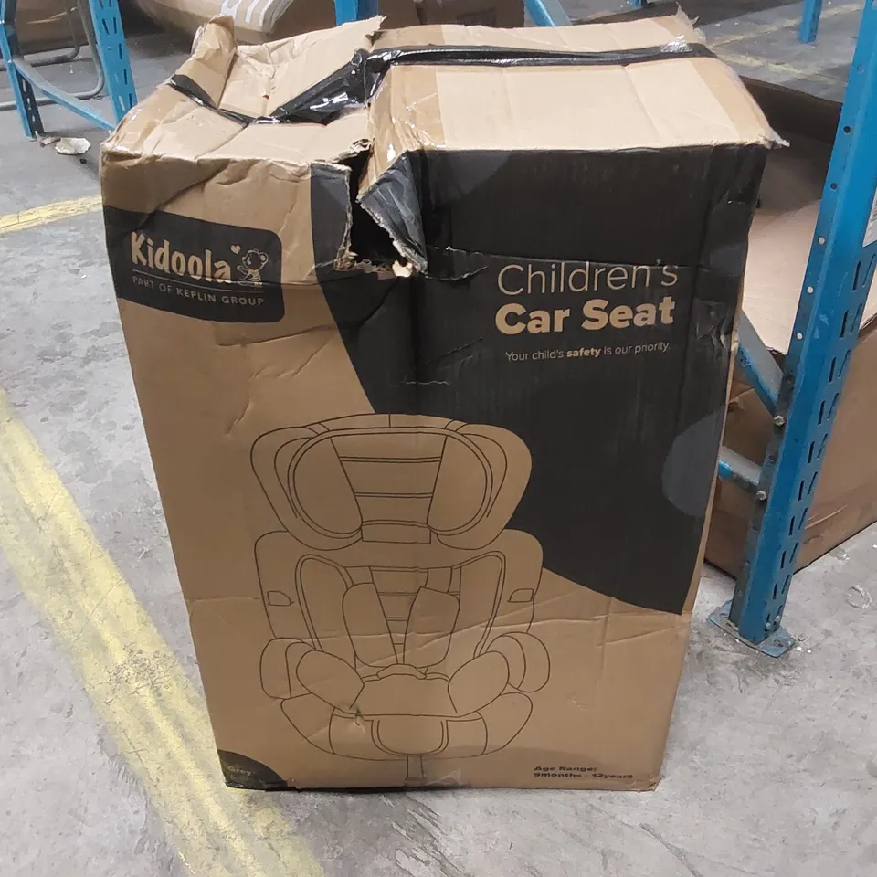 BOXED KIDOOLA CHILDREN'S CAR SEAT 