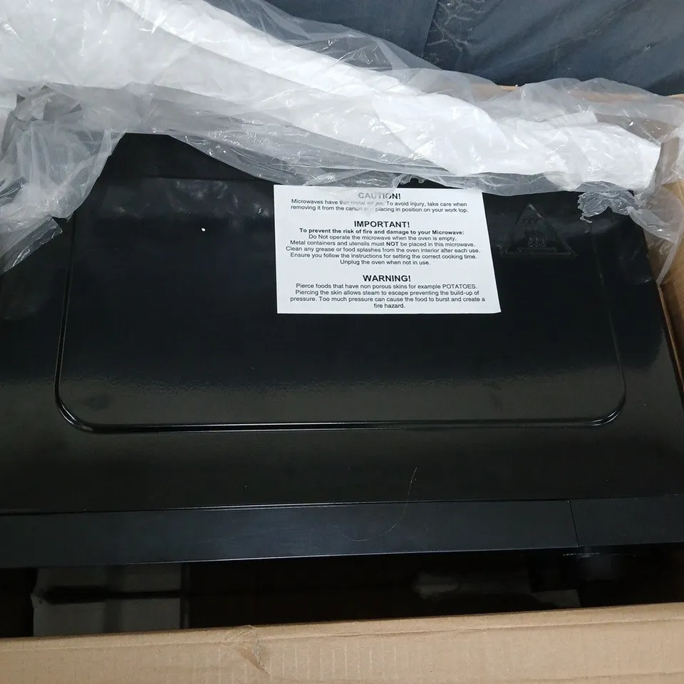 SWAN 700W MICROWAVE - COLLECTION ONLY 