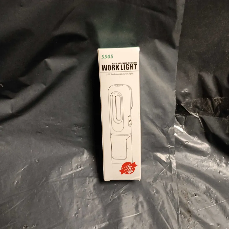 BOX OF APPROXIMATELY 20 ASSORTED ITEMS TO INCLUDE: MULTIMETER, WORKLIGHT AND MOTOR REPAIR KIT