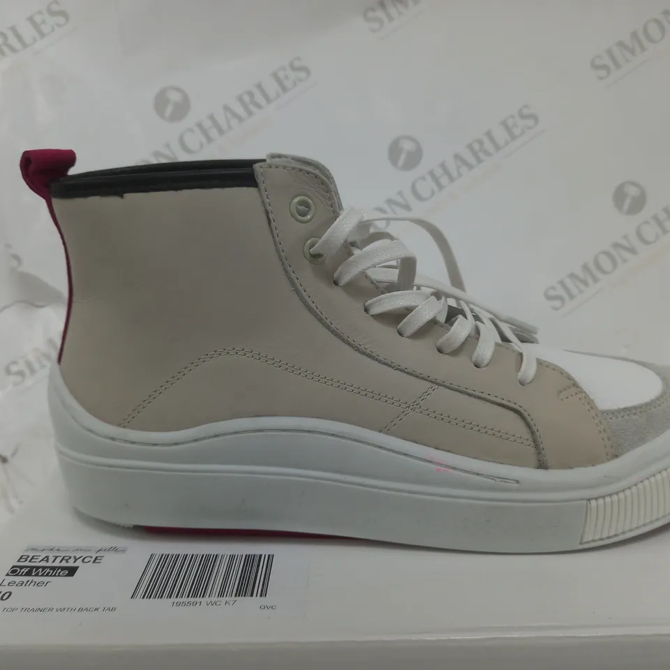BOXED PAIR OF MODA IN PELLE BEATRYCE HIGH TOP TRAINERS SIZE EUR 40
