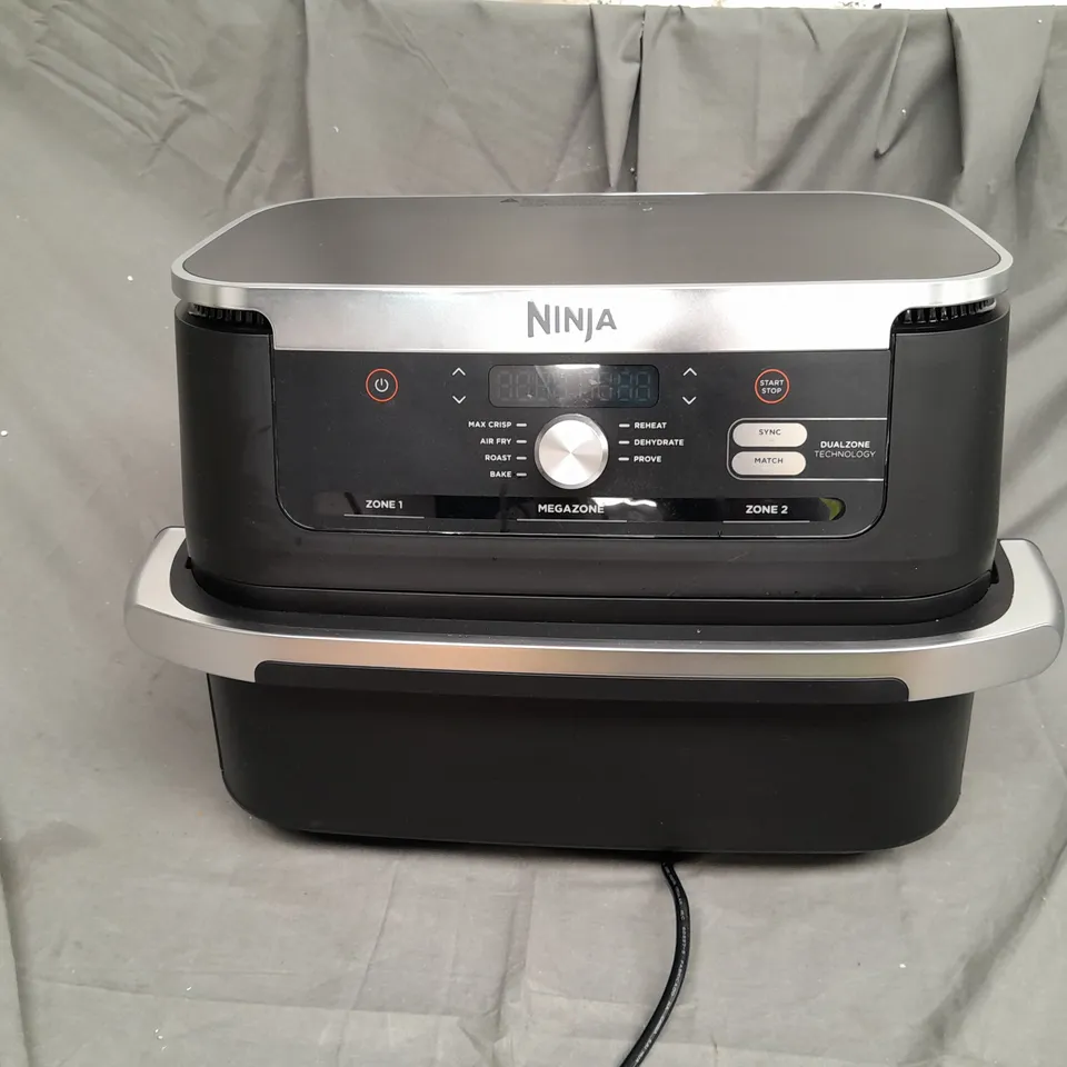BOXED NINJA 10.4L FOODI FLEXDRAWER DUAL AIR FRYER IN BLACK AF500UK