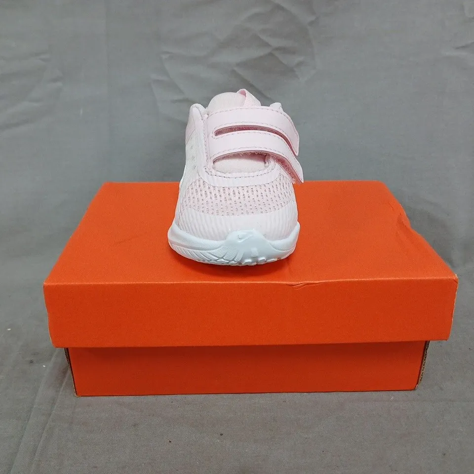 BOXED PAIR OF NKE STAR RUNNER 5 INFANT SHOES IN PINK SIZE UK 1.5