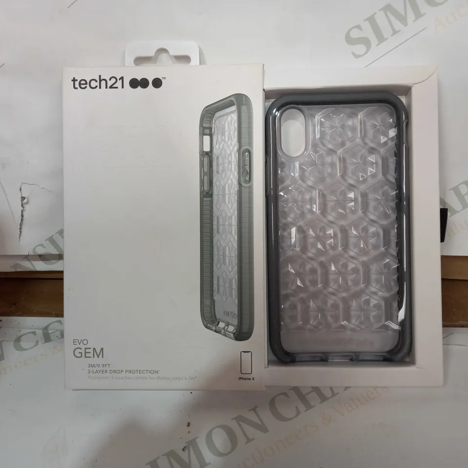 BOX OF 87 PHONE CASES TO INCLUDE 81 BRAND NEW TECH 21 12FT DROP PROTECTION EVOROX SOUL BLUE IPHONE X MAX PHONE CASES, 6 TECH 21 EVO GEM 3M 3-LAYER DROP PROTECTION IPHONE X PHONE CASES