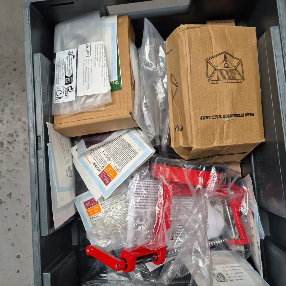 APPROXIMATELY 15 ASSORTED HOUSEHOLD ITEMS TO INCLUDE DRESSINGS, MILK FROTHER AND BANANA DOG CHEW TOY