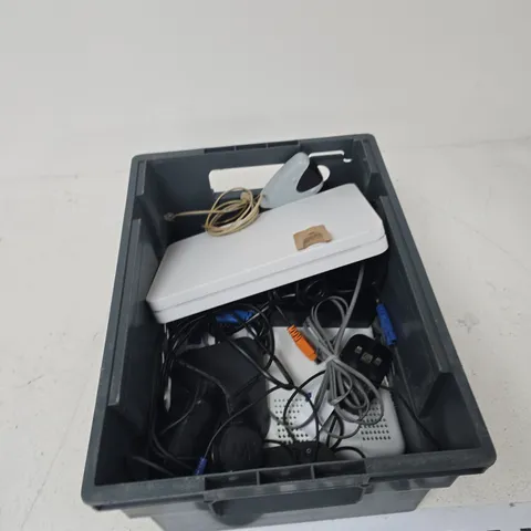 TOTE OF APPROXIMATELY 8 ASSORTED ITEMS TO INCLUDE: SKY ROUTER