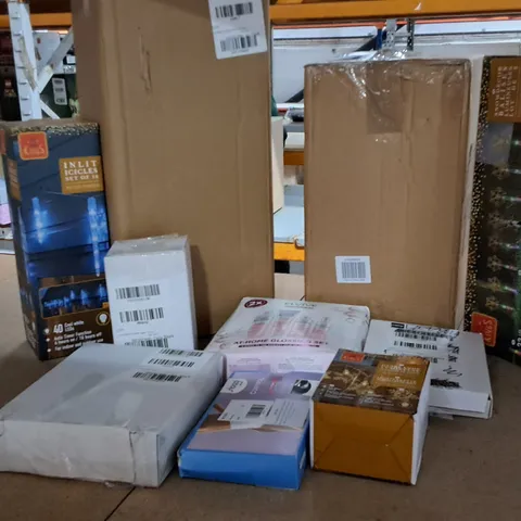 10 ASSORTED ITEMS TO INCLUDE: INLIT ICICLES, STAR CURTAIN LIGHT, ELVIVE SET, HORSETAIL LIGHTS ETC
