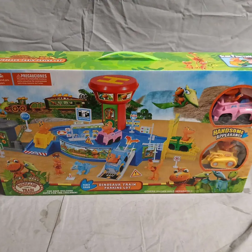 DINOSAUR TRAIN PARKING LOT PLAYSET – BOXED, FOR 3+ YEARS