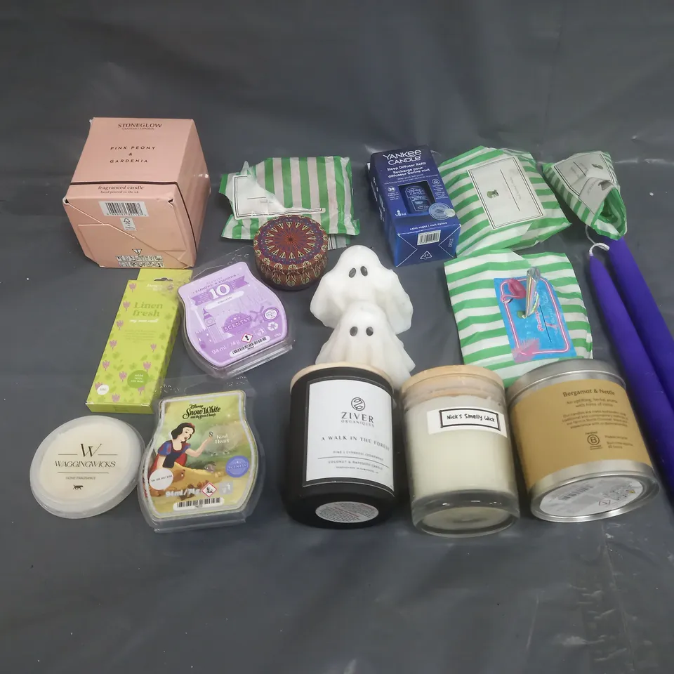 BOX OF APPROXIMATELY 8 ASSORTED ITEMS TO INCLUDE - CANDLES AND WAX MELTS 