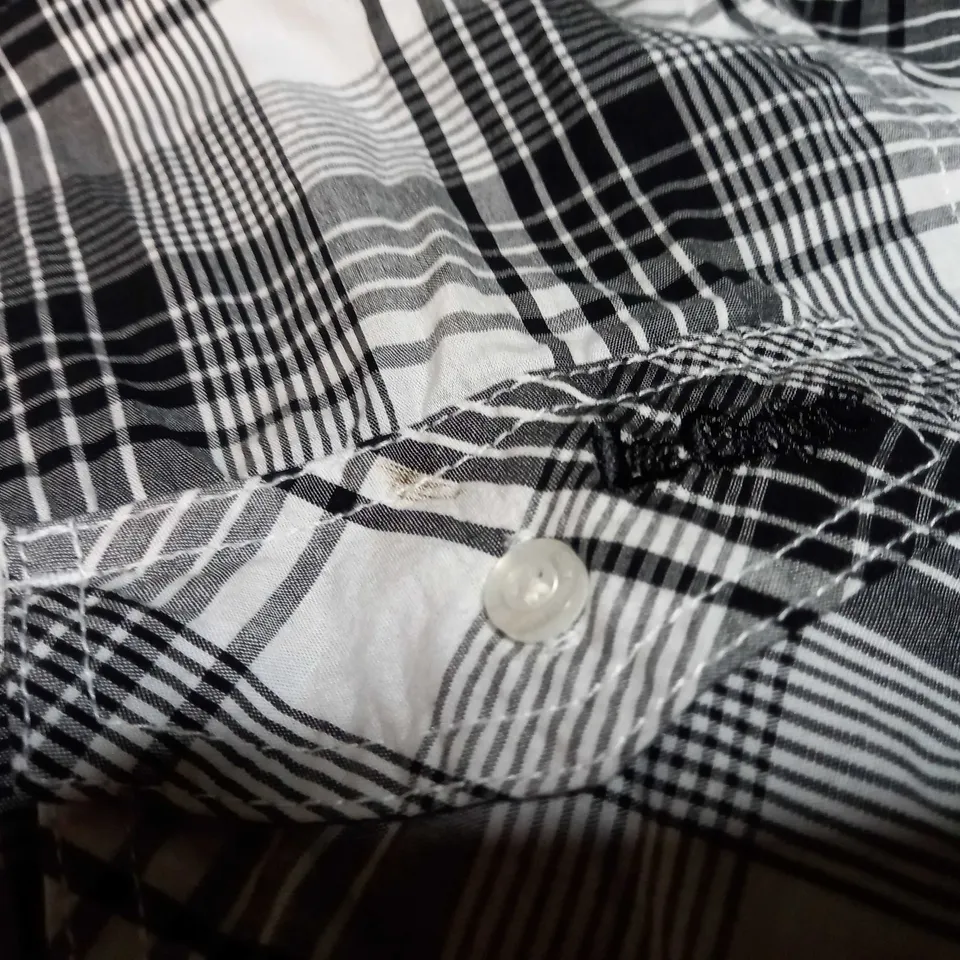 LEE COOPER WHITE/BLACK CHECK SHIRT - LARGE